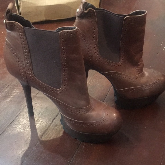 Brown heels - Picture 3 of 3